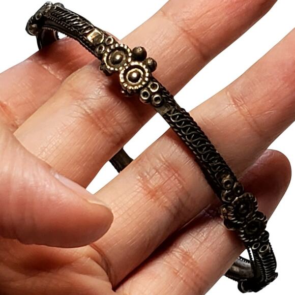 Silver Tone Decorative Bangle Bracelet 9" Vtg - Picture 3 of 4